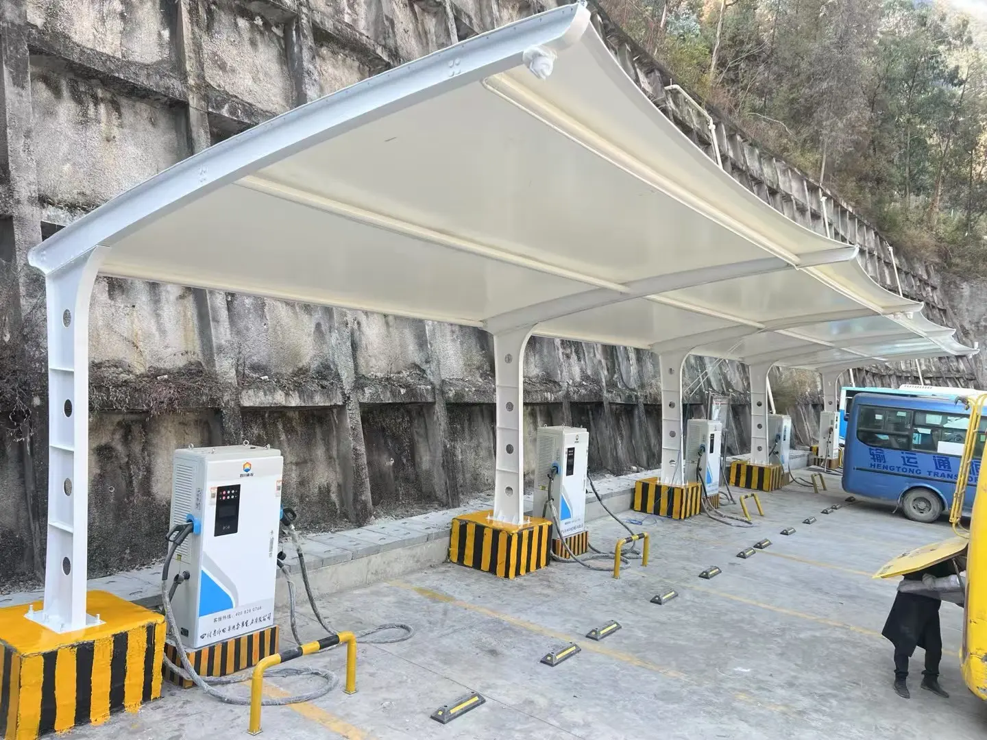 贵州开阳园区停车棚采购:为什么“省”在前面的钱,最后都花在了后面?