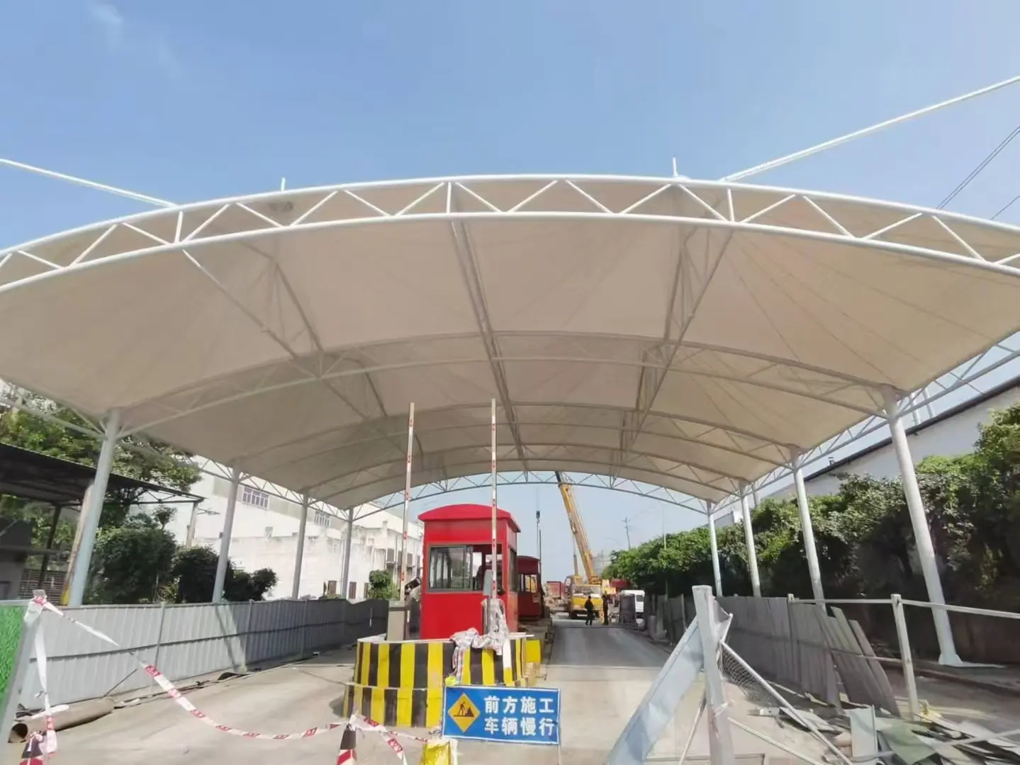 【贵州开阳雨棚】怎么选择【源头工厂】：解决雨棚建造盲目选择的选型标准